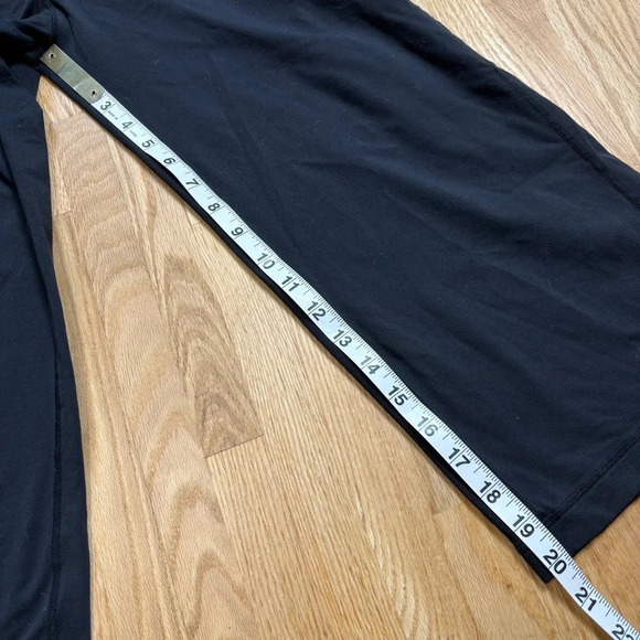 Lululemon Wide  Leg Cropped Capris Pants with Zipper Pocket - Picture 5 of 8